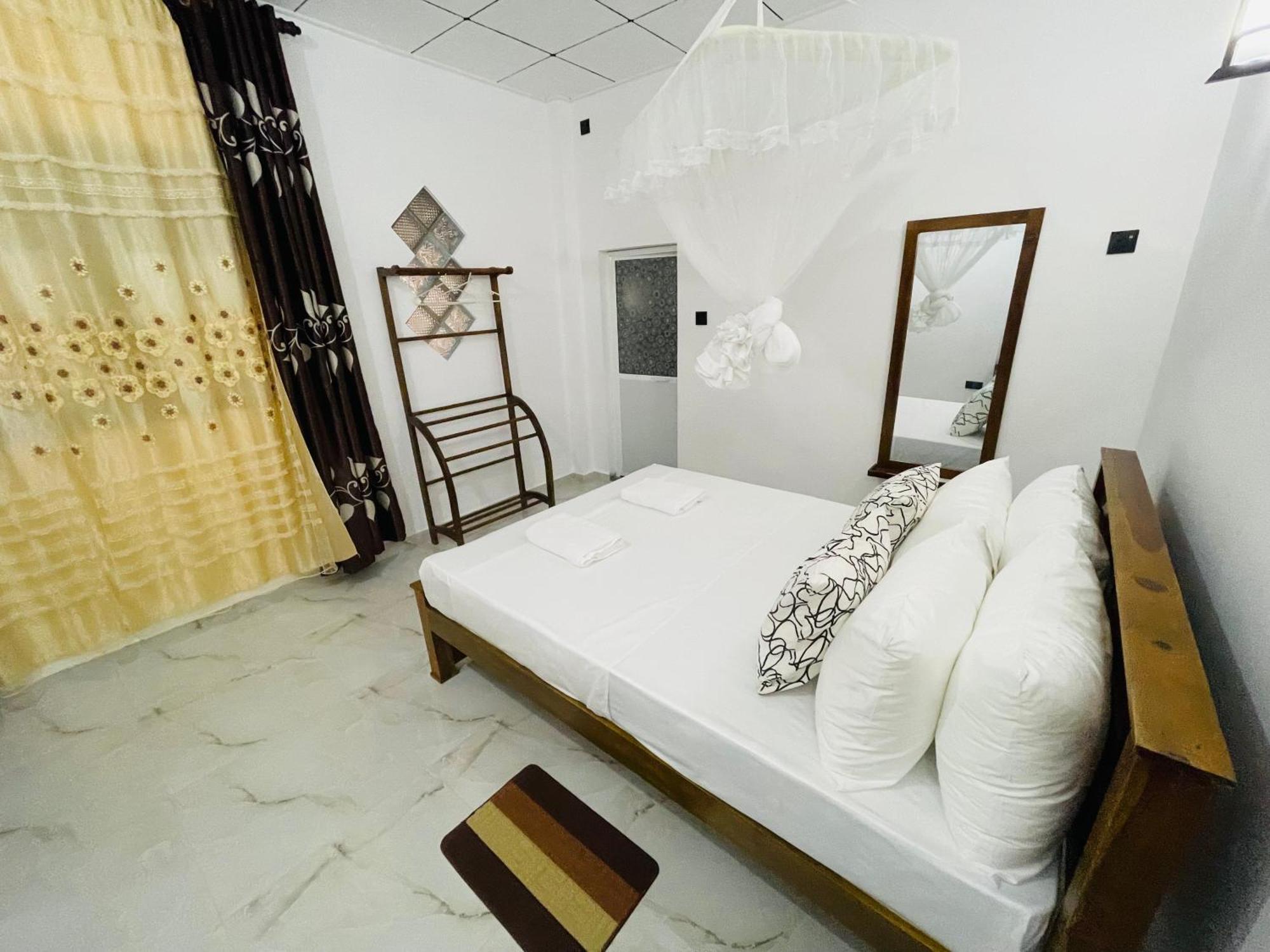 Kanthi Holiday Rest Homestay Мириса Екстериор снимка