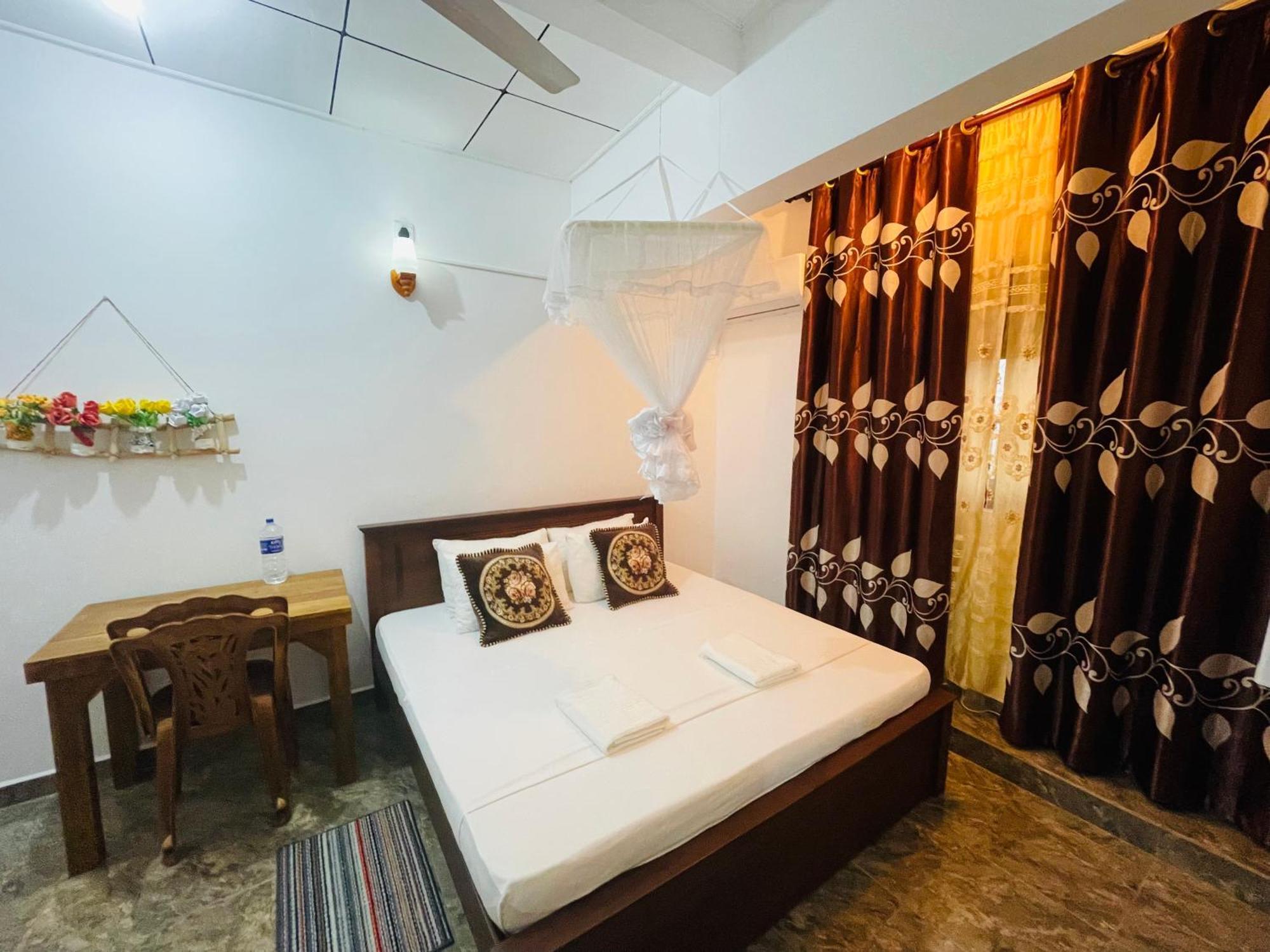 Kanthi Holiday Rest Homestay Мириса Екстериор снимка